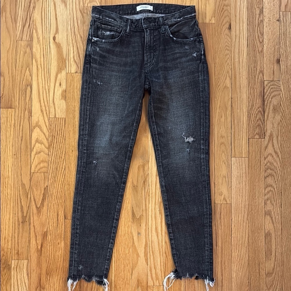 Moussy sz 26 Black Skinny Jeans with Distressed Hem great pre owned condition